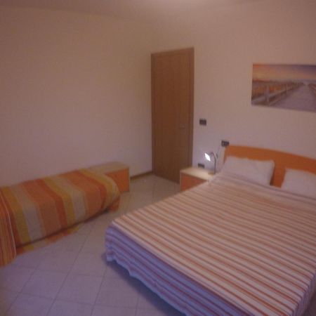 Residence Roberta Con Piscina - Agenzia Cocal 카오를레 외부 사진