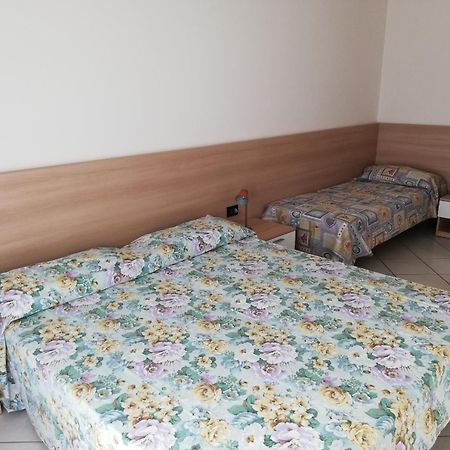 Residence Roberta Con Piscina - Agenzia Cocal 카오를레 외부 사진