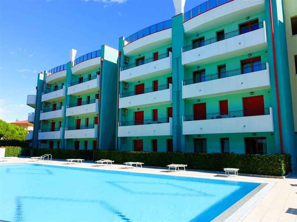 Residence Roberta Con Piscina - Agenzia Cocal 카오를레 외부 사진