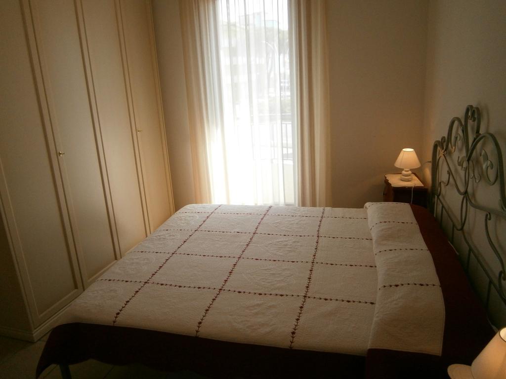 Residence Roberta Con Piscina - Agenzia Cocal 카오를레 객실 사진