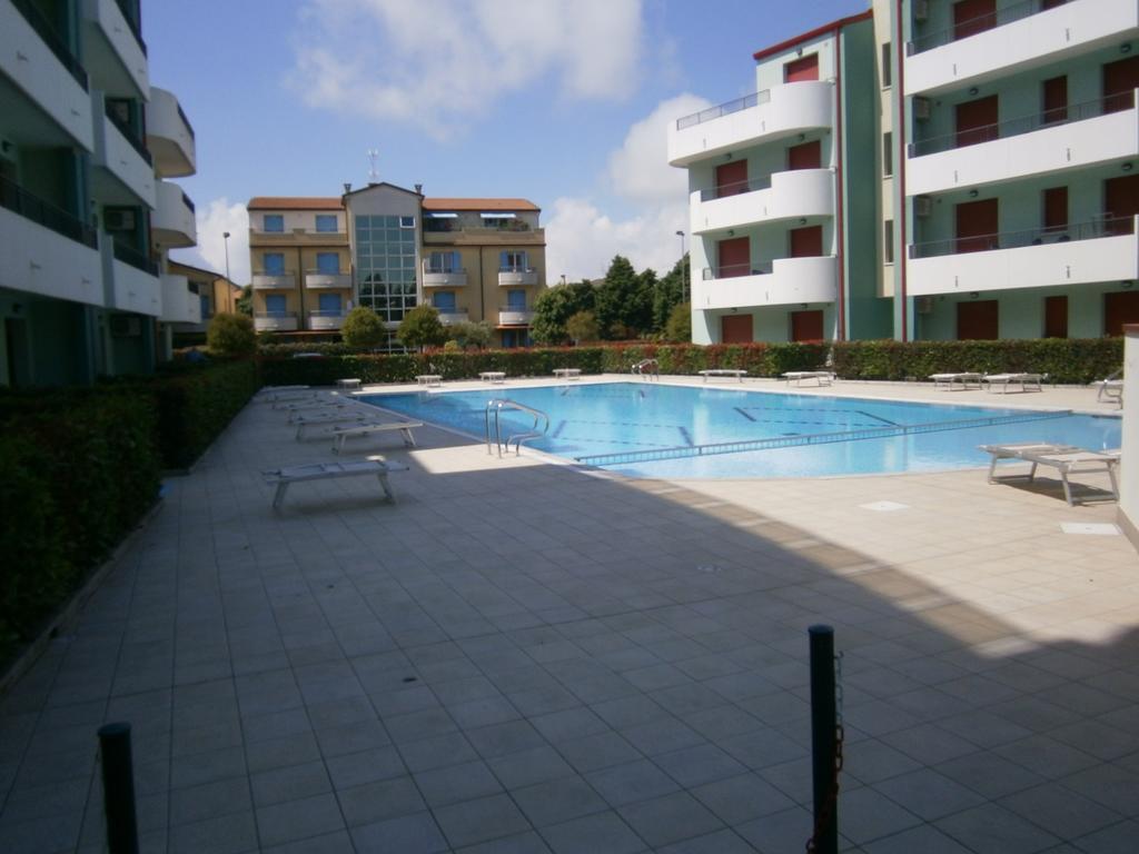 Residence Roberta Con Piscina - Agenzia Cocal 카오를레 객실 사진