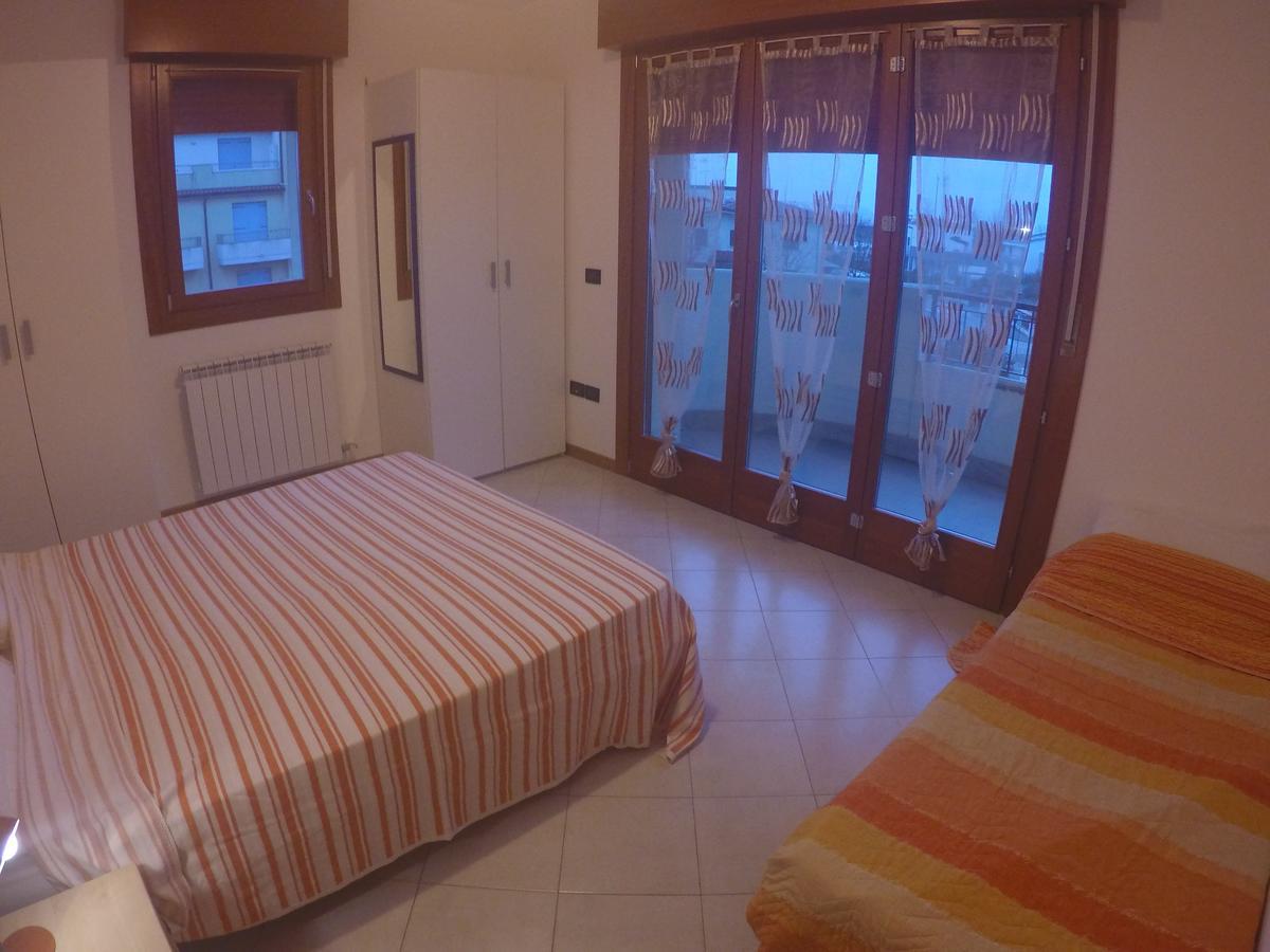 Residence Roberta Con Piscina - Agenzia Cocal 카오를레 외부 사진